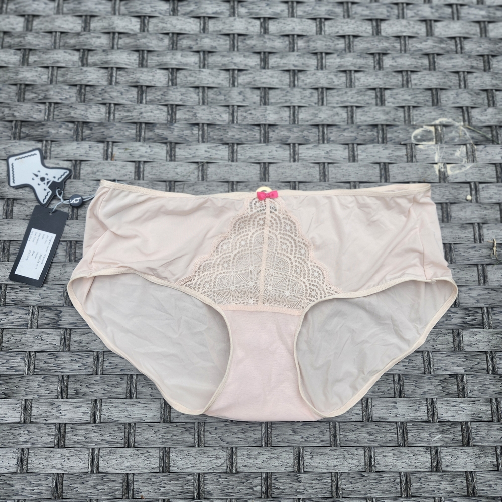 Elegant Lace Trim Women's Briefs - Cream